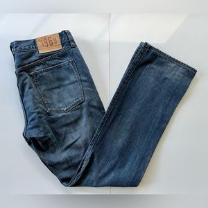 GAP 1969 medium wash straight fit men’s denim jeans 33x34